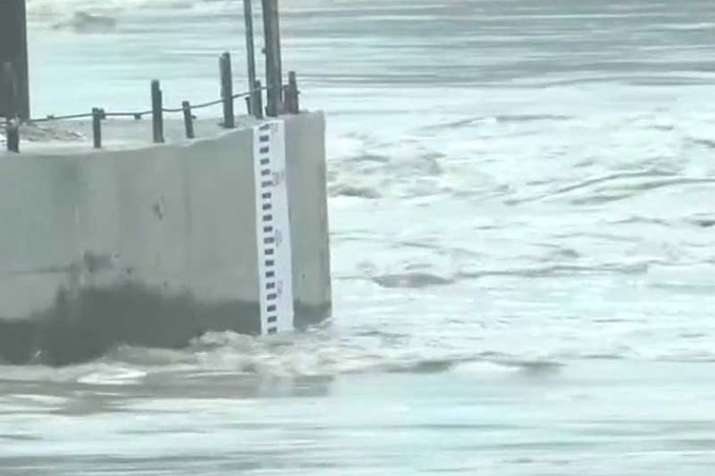 Flood threat looms as Yamuna crosses danger mark in... Flood threat looms as Yamuna crosses danger mark in...- India TV