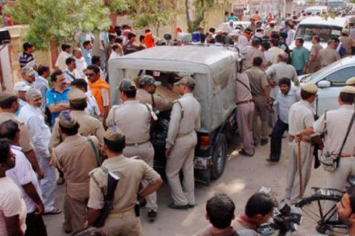 मथुरा में फिजियोथेरेपिस्ट की चाकू गोद कर हत्या, पैदल ही हो गया फरार मथुरा में फिजियोथेरेपिस्ट की चाकू गोद कर हत्या, पैदल ही हो गया फरार- India TV