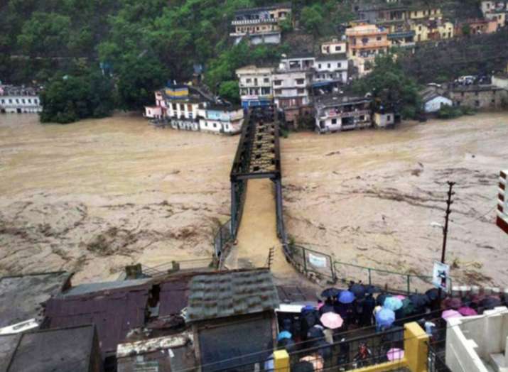 मॉनसून से कहीं मौसम हुआ सुहाना तो कहीं हुई तबाही, कहीं बादल फटा, कहीं खिसके पहाड़ मॉनसून से कहीं मौसम हुआ सुहाना तो कहीं हुई तबाही, कहीं बादल फटा, कहीं खिसके पहाड़- India TV