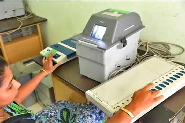 All EVMs, VVPAT machines needed for conducting 2019 Lok Sabha polls will be delivered by year-end All EVMs, VVPAT machines needed for conducting 2019 Lok Sabha polls will be delivered by year-end- India TV