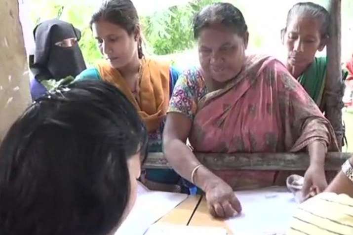 EXCLUSIVE | असम एनआरसी: परिवार में 2 भाई देसी तो 4 भाई 'विदेशी' कैसे? EXCLUSIVE | असम एनआरसी: परिवार में 2 भाई देसी तो 4 भाई 'विदेशी' कैसे?- India TV