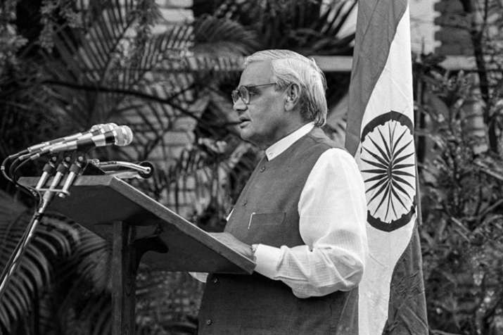 पूर्व प्रधानमंत्री... पूर्व प्रधानमंत्री...- India TV