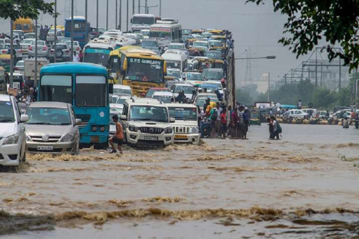 दिल्ली में टूट गया 10 सालों का रिकॉर्ड, आज भी भारी बारिश का अलर्ट दिल्ली में टूट गया 10 सालों का रिकॉर्ड, आज भी भारी बारिश का अलर्ट- India TV