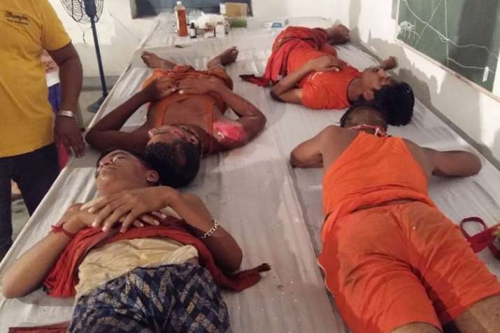 बिहार: मुजफ्फरपुर में जलाभिषेक की होड़ में मच गई भगदड़, 25 लोग घायल बिहार: मुजफ्फरपुर में जलाभिषेक की होड़ में मच गई भगदड़, 25 लोग घायल- Khabar IndiaTV