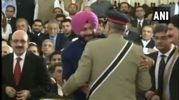 Imran thanks Sidhu for coming to Pakistan and stress in India Pakistan dialogue Imran thanks Sidhu for coming to Pakistan and stress in India Pakistan dialogue- India TV