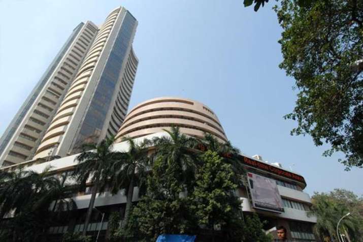 Market Capitalisation of 4 companies out of top 10 sensex listed companies rose by Rs 34982 cr Market Capitalisation of 4 companies out of top 10 sensex listed companies rose by Rs 34982 cr- India TV Paisa