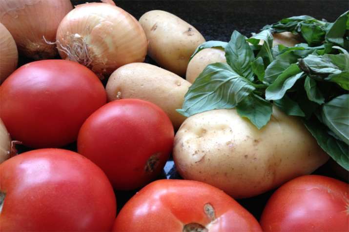 Production of Onion, Potato and Tomato estimated to fall in 2017-18 Production of Onion, Potato and Tomato estimated to fall in 2017-18 - India TV Paisa