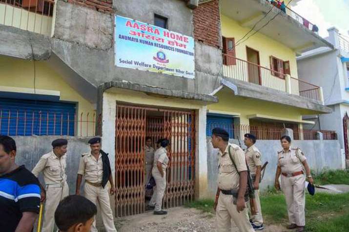 पटना: बालिका गृह में एक लड़की सहित दो महिलाओं की संदिग्ध मौत, शेल्टर होम संचालक सहित दो गिरफ्तार पटना: बालिका गृह में एक लड़की सहित दो महिलाओं की संदिग्ध मौत, शेल्टर होम संचालक सहित दो गिरफ्तार- Khabar IndiaTV