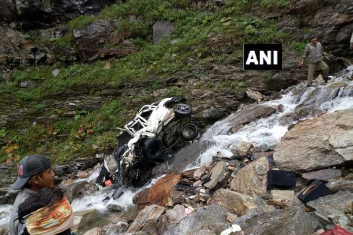 Himachal Pradesh: 11 people killed after a car rolled... Himachal Pradesh: 11 people killed after a car rolled...- India TV