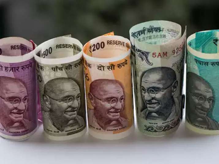 Rupee Falls to new against Dollar on Thursday Rupee Falls to new against Dollar on Thursday- India TV Paisa