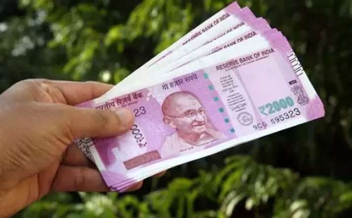 Rupee recovers 32 paisa against US Dollar During opening trade on Monday Rupee recovers 32 paisa against US Dollar During opening trade on Monday- India TV Paisa