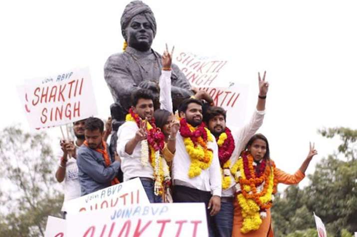 DUSU elections: ABVP के विजेताओं ने जीत का जश्न मनाया, NSUI ने धोखाधड़ी का आरोप लगाया DUSU elections: ABVP के विजेताओं ने जीत का जश्न मनाया, NSUI ने धोखाधड़ी का आरोप लगाया- India TV