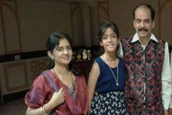 Ahmedabad businessman commits suicide after killing wife, daughter; suicide note talks of 'evil forc Ahmedabad businessman commits suicide after killing wife, daughter; suicide note talks of 'evil forc- India TV