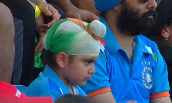 एशिया कप के फाइनल में छा गया भारतीय टीम का फैन ये नन्हा सरदार एशिया कप के फाइनल में छा गया भारतीय टीम का फैन ये नन्हा सरदार- India TV