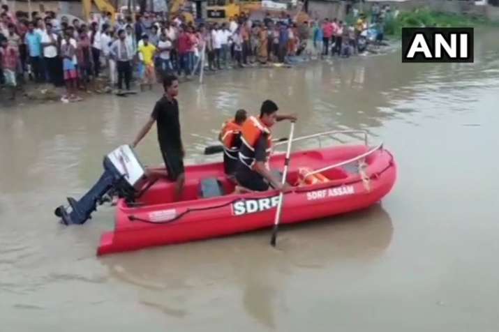 Assam: A boat capsized in Brahmaputra river in North... Assam: A boat capsized in Brahmaputra river in North...- India TV