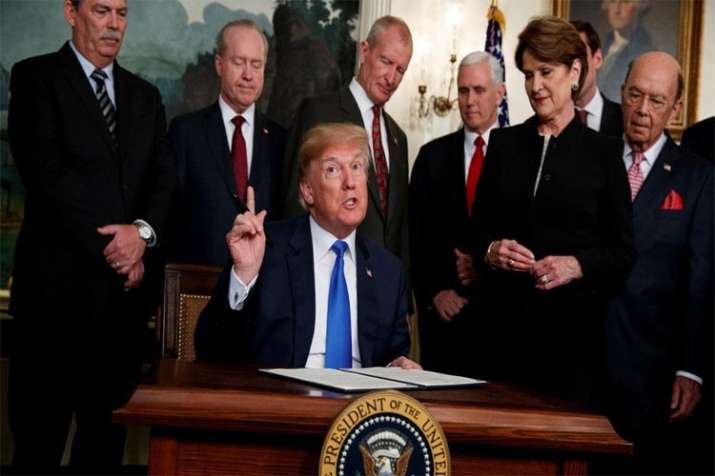 Trump to slap 10 percent import tariff on Chinese goods worth USD 200 billion from Monday Trump to slap 10 percent import tariff on Chinese goods worth USD 200 billion from Monday- India TV Paisa