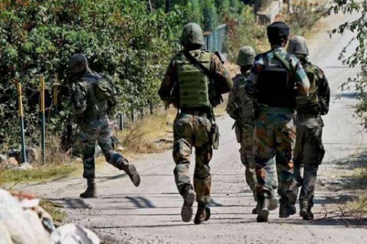 जम्मू-कश्मीर: अनंतनाग में एक आतंकी ढेर, हथियार छीनने की कर रहा था कोशिश जम्मू-कश्मीर: अनंतनाग में एक आतंकी ढेर, हथियार छीनने की कर रहा था कोशिश- India TV