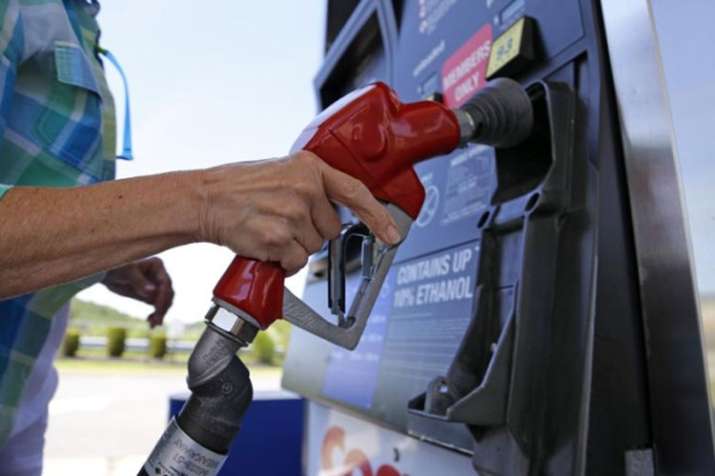 Petrol and Diesel prices can rise further as crude oil rose to fresh 4 years high level Petrol and Diesel prices can rise further as crude oil rose to fresh 4 years high level- India TV Paisa
