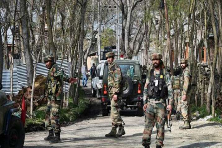 जम्मू कश्मीर: आतंकवादियों की तलाश में पुलवामा के 8 गांवों में बड़ा सर्च ऑपरेशन जम्मू कश्मीर: आतंकवादियों की तलाश में पुलवामा के 8 गांवों में बड़ा सर्च ऑपरेशन- India TV