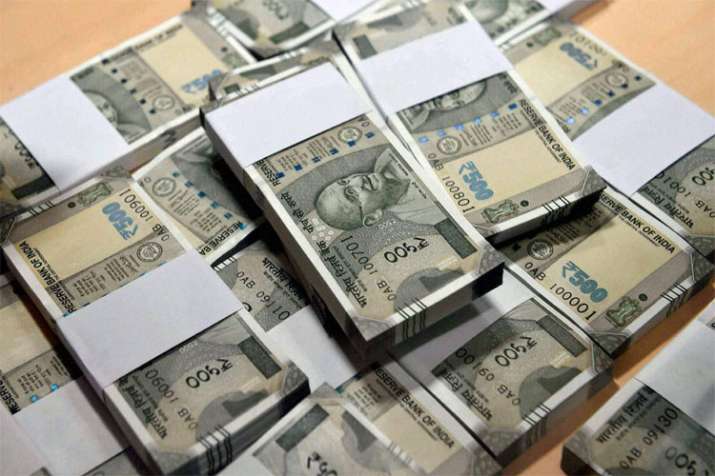 Rupee falls to new, Surpasses 72 level against US Dollar on Thursday Rupee falls to new, Surpasses 72 level against US Dollar on Thursday- India TV Paisa