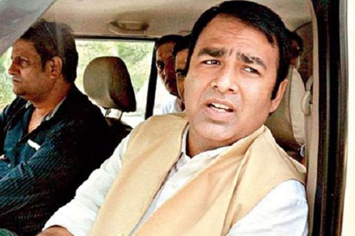 मेरठ में बीजेपी विधायक संगीत सोम के घर पर अंधाधुंद फायरिंग, ग्रेनेड भी फेंका मेरठ में बीजेपी विधायक संगीत सोम के घर पर अंधाधुंद फायरिंग, ग्रेनेड भी फेंका- India TV