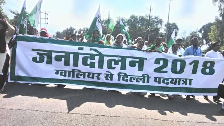 किसानों के बाद भूमिहीन सत्याग्रही करेंगे दिल्ली मार्च, ग्वालियर से चला जुलूस; मुरैना में राहुल-सिंधि किसानों के बाद भूमिहीन सत्याग्रही करेंगे दिल्ली मार्च, ग्वालियर से चला जुलूस; मुरैना में राहुल-सिंधि- India TV