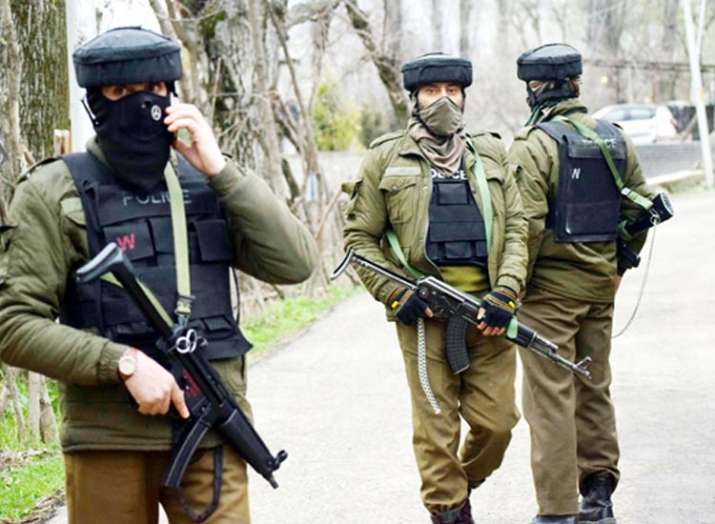 Three terrorists arrested in Kashmir's Sirnagar Three terrorists arrested in Kashmir's Sirnagar- India TV