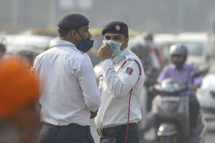 Traffic policemen wear masks to protect themselves as... Traffic policemen wear masks to protect themselves as...- India TV