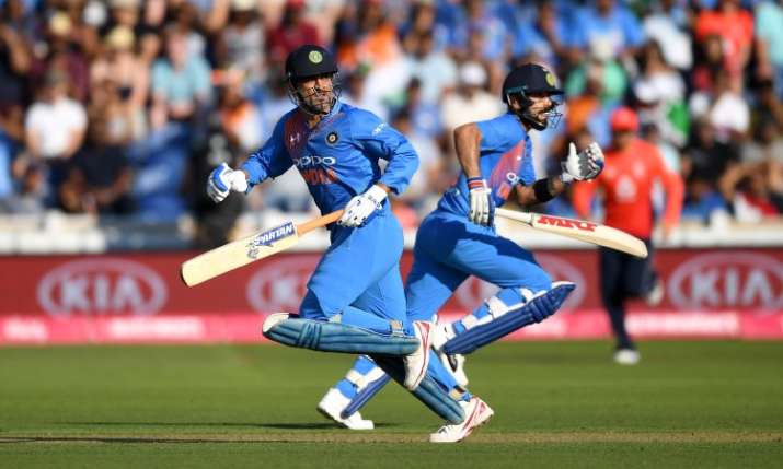 MS Dhoni and Virat Kohli MS Dhoni and Virat Kohli- India TV