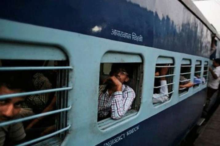 दिवाली और छठ में लोगों को राहत देने के लिए रेलवे ने लिया यह बड़ा फैसला | PTI दिवाली और छठ में लोगों को राहत देने के लिए रेलवे ने लिया यह बड़ा फैसला | PTI- India TV