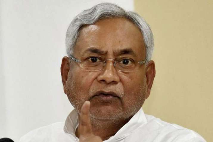 Slipper hurled at Bihar CM Nitish Kumar in JDU function Slipper hurled at Bihar CM Nitish Kumar in JDU function- India TV