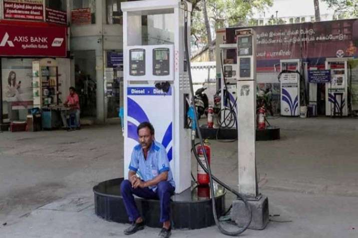 Arvind Kejriwal blames BJP for petrol pump dealer's strike in Delhi Arvind Kejriwal blames BJP for petrol pump dealer's strike in Delhi- India TV