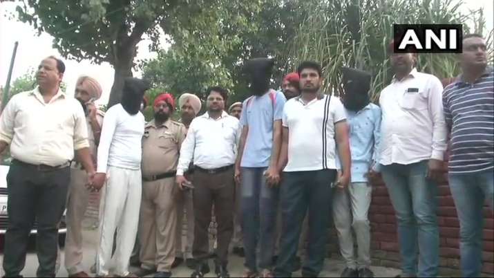 पंजाब के हॉस्टल से AK-47 संग तीन कश्मीरी छात्र गिरफ्तार, थे जैश-ए-मोहम्मद के संपर्क में पंजाब के हॉस्टल से AK-47 संग तीन कश्मीरी छात्र गिरफ्तार, थे जैश-ए-मोहम्मद के संपर्क में- India TV