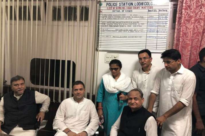 Rahul Gandhi Arrested druing Congress protest against removing CBI Director Rahul Gandhi Arrested druing Congress protest against removing CBI Director- India TV