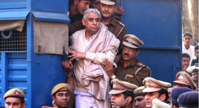 महिला के मर्डर मामले में भी रामपाल को उम्रकैद की सजा सुनाई गई महिला के मर्डर मामले में भी रामपाल को उम्रकैद की सजा सुनाई गई- India TV