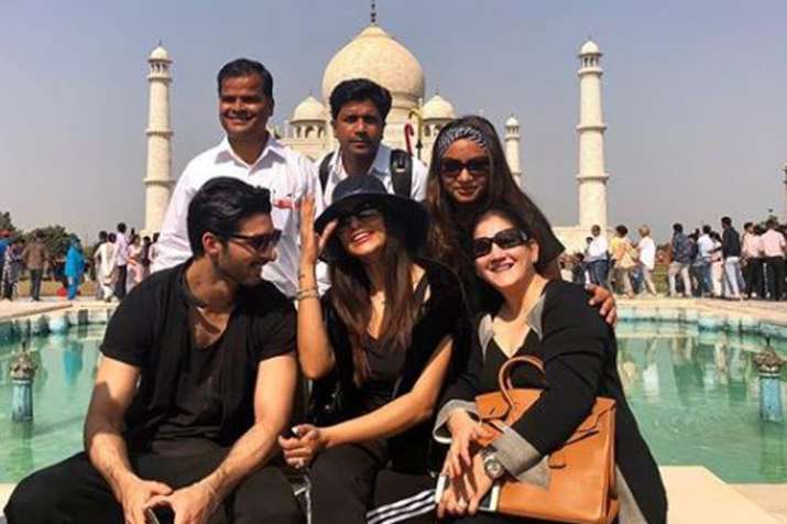 Sushmita Sen, Rohman Shawl Sushmita Sen, Rohman Shawl - India TV