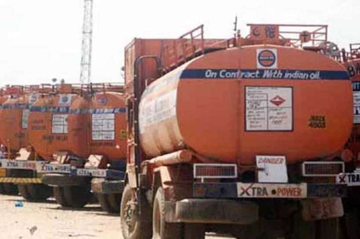 Eight people arrested for stealing aviation fuel from tankers on Yamuna Expressway Eight people arrested for stealing aviation fuel from tankers on Yamuna Expressway- India TV