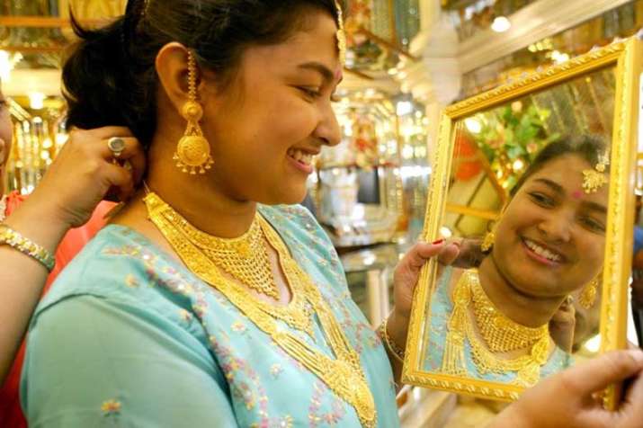 Women Buy jewellery Women Buy jewellery- India TV