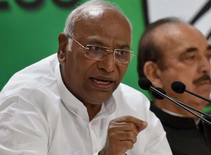 Congress leader Mallikarjun Kharge moves Supreme Court against Centre's move of sending CBI director Congress leader Mallikarjun Kharge moves Supreme Court against Centre's move of sending CBI director- India TV