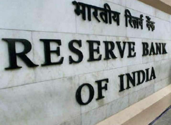 RBI vs Govt: Not seeking massive transfer from central bank, says Economic Affairs Secy Subhash Chan RBI vs Govt: Not seeking massive transfer from central bank, says Economic Affairs Secy Subhash Chan- India TV