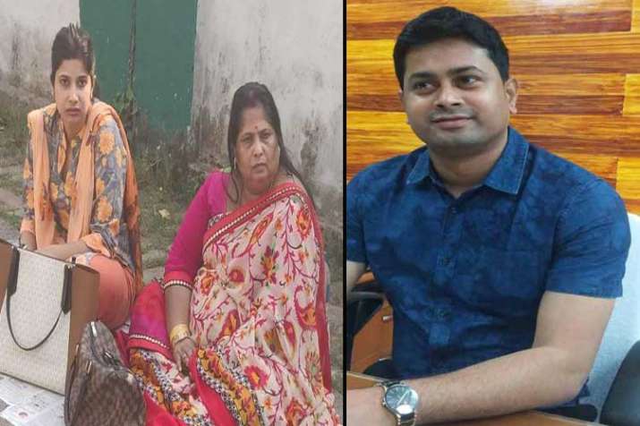 डीएम पति से मिलने की... डीएम पति से मिलने की...- India TV