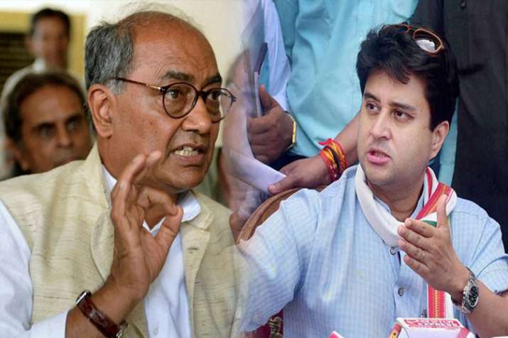 जब राहुल गांधी के सामने ही भिड़े दिग्गी और सिंधिया, दोनों में हुई तीखी बहस जब राहुल गांधी के सामने ही भिड़े दिग्गी और सिंधिया, दोनों में हुई तीखी बहस- India TV