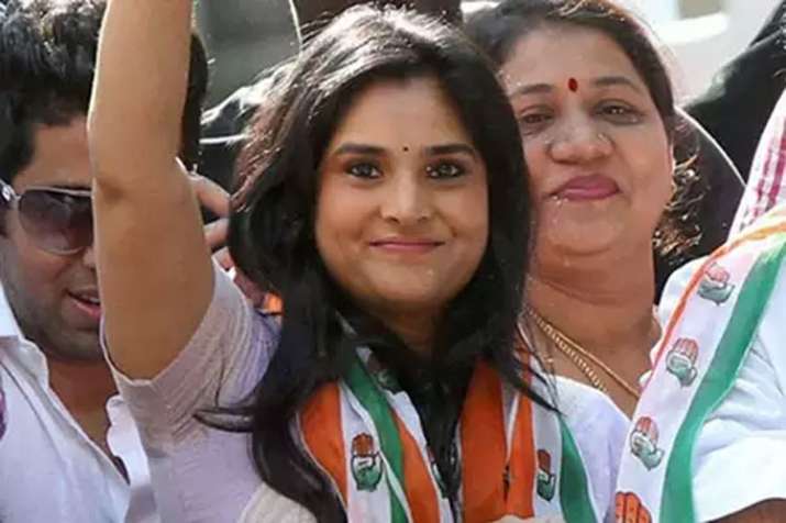 Controversial tweet of Congress Social Media head Divya Spandana Controversial tweet of Congress Social Media head Divya Spandana- India TV