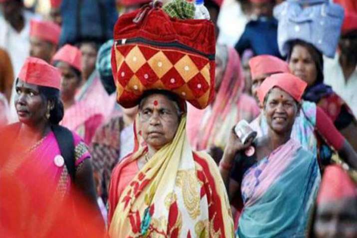 Farmers begin march from Thane to Mumbai for land... Farmers begin march from Thane to Mumbai for land...- India TV
