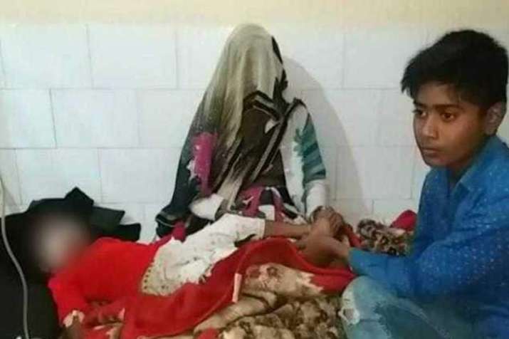 बच्ची के मुंह में पटाखा फोड़ने की घटना को पुलिस ने बताया संदिग्ध, आरोपी अब भी फरार बच्ची के मुंह में पटाखा फोड़ने की घटना को पुलिस ने बताया संदिग्ध, आरोपी अब भी फरार- India TV