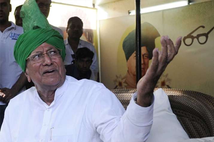चौटाला परिवार में घमासान, ओम प्रकाश ने अपने पोतों को पार्टी से निकाला चौटाला परिवार में घमासान, ओम प्रकाश ने अपने पोतों को पार्टी से निकाला- India TV