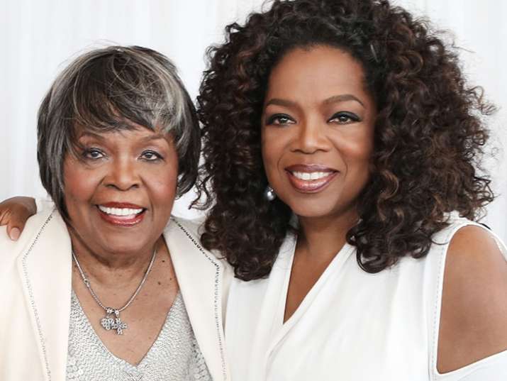 oprah winfrey with mother vernita lee oprah winfrey with mother vernita lee - India TV