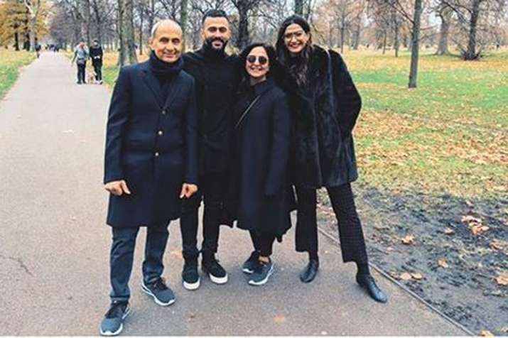 Sonam Kapoor Ahuja with Anand Ahuja and his family Sonam Kapoor Ahuja with Anand Ahuja and his family- India TV