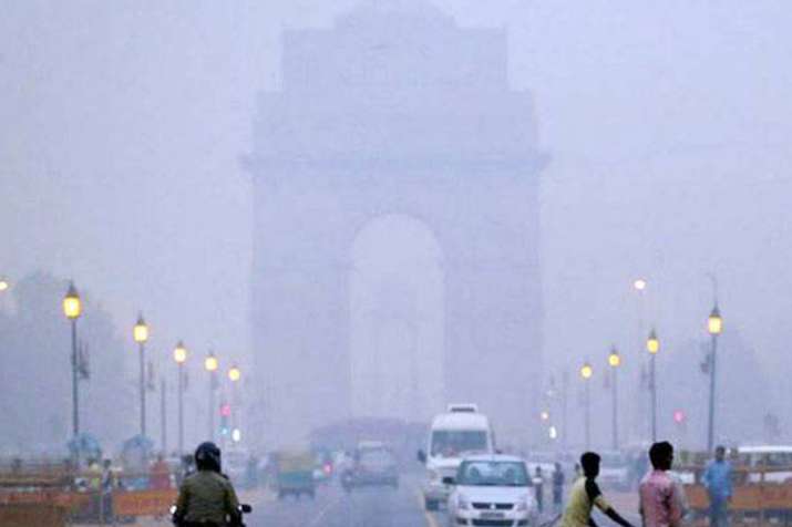 दिल्ली में वायु गुणवत्ता बेहद खराब, ईपीसीए ने अधिकारियों के डीजल गाड़ी इस्तेमाल पर जताई चिंता दिल्ली में वायु गुणवत्ता बेहद खराब, ईपीसीए ने अधिकारियों के डीजल गाड़ी इस्तेमाल पर जताई चिंता - India TV