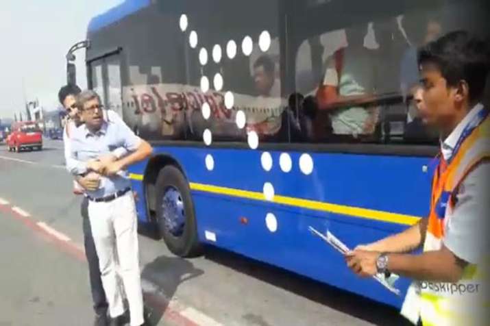 Slap heavy penalties on unruly airline staff: Parliamentary panel Slap heavy penalties on unruly airline staff: Parliamentary panel- India TV Paisa